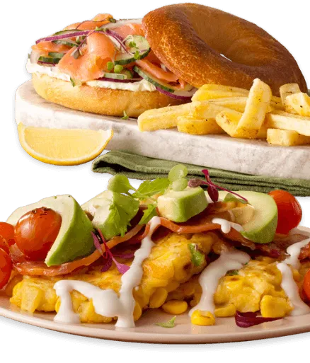 Bagel with smoked salmon and crispy fritters