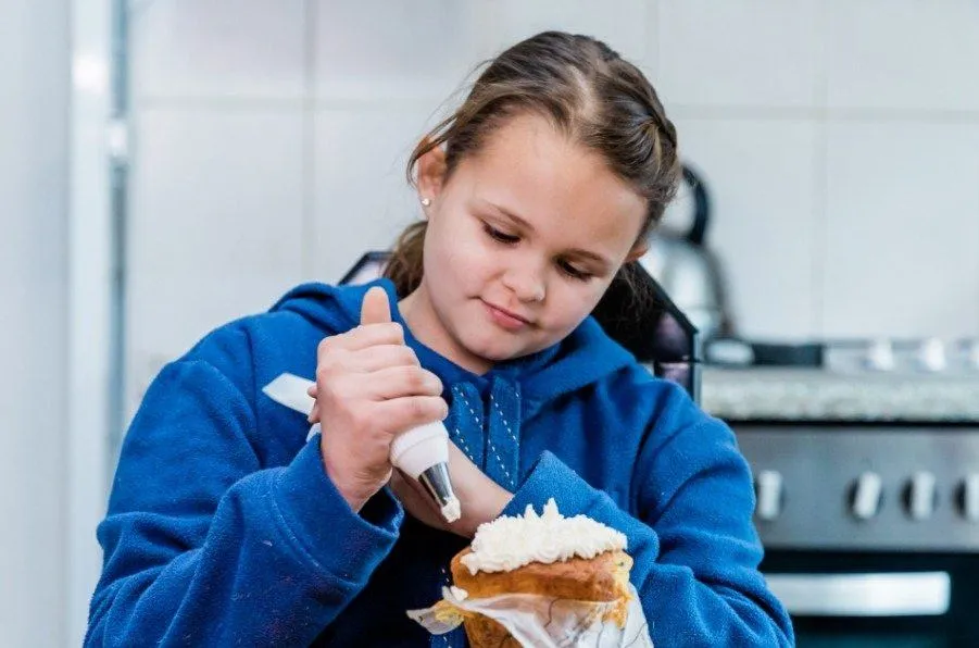 Marnel Icing a Cupcake
